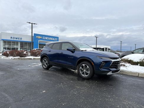 Used 2023 Chevrolet Blazer LT image 3