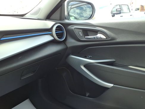 Used 2025 Chevrolet Trax LS FWD image 26
