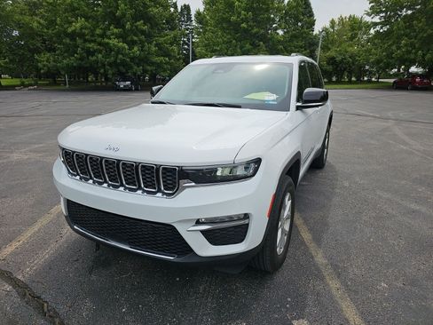 Used 2023 Jeep Grand Cherokee Limited AWD/4WD image 2