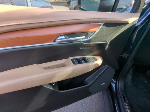 Used 2017 Cadillac XT5 Platinum AWD/4WD image 8