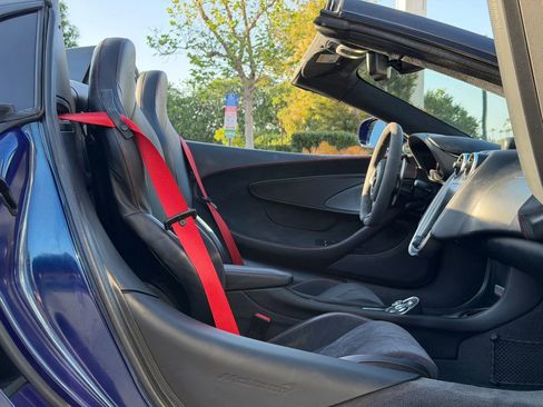 Used 2018 McLaren 570S Spider image 16