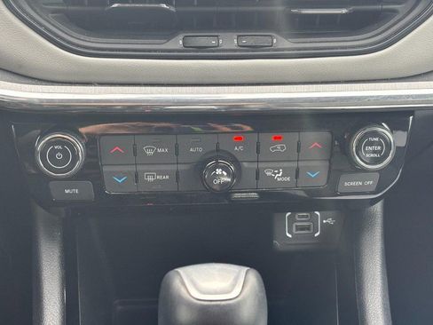 Used 2022 Jeep Compass Limited image 23