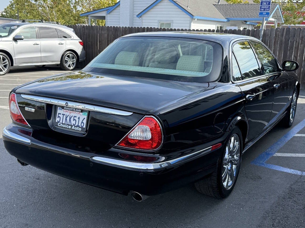 Used 2006 Jaguar XJ8 RWD image 4