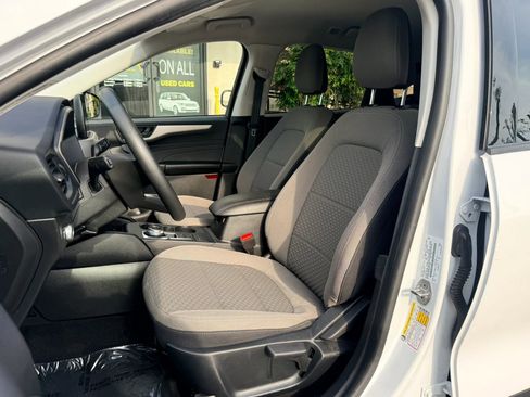 Used 2022 Ford Escape SE image 9