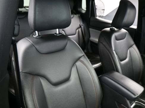 Used 2024 Jeep Compass Latitude image 37