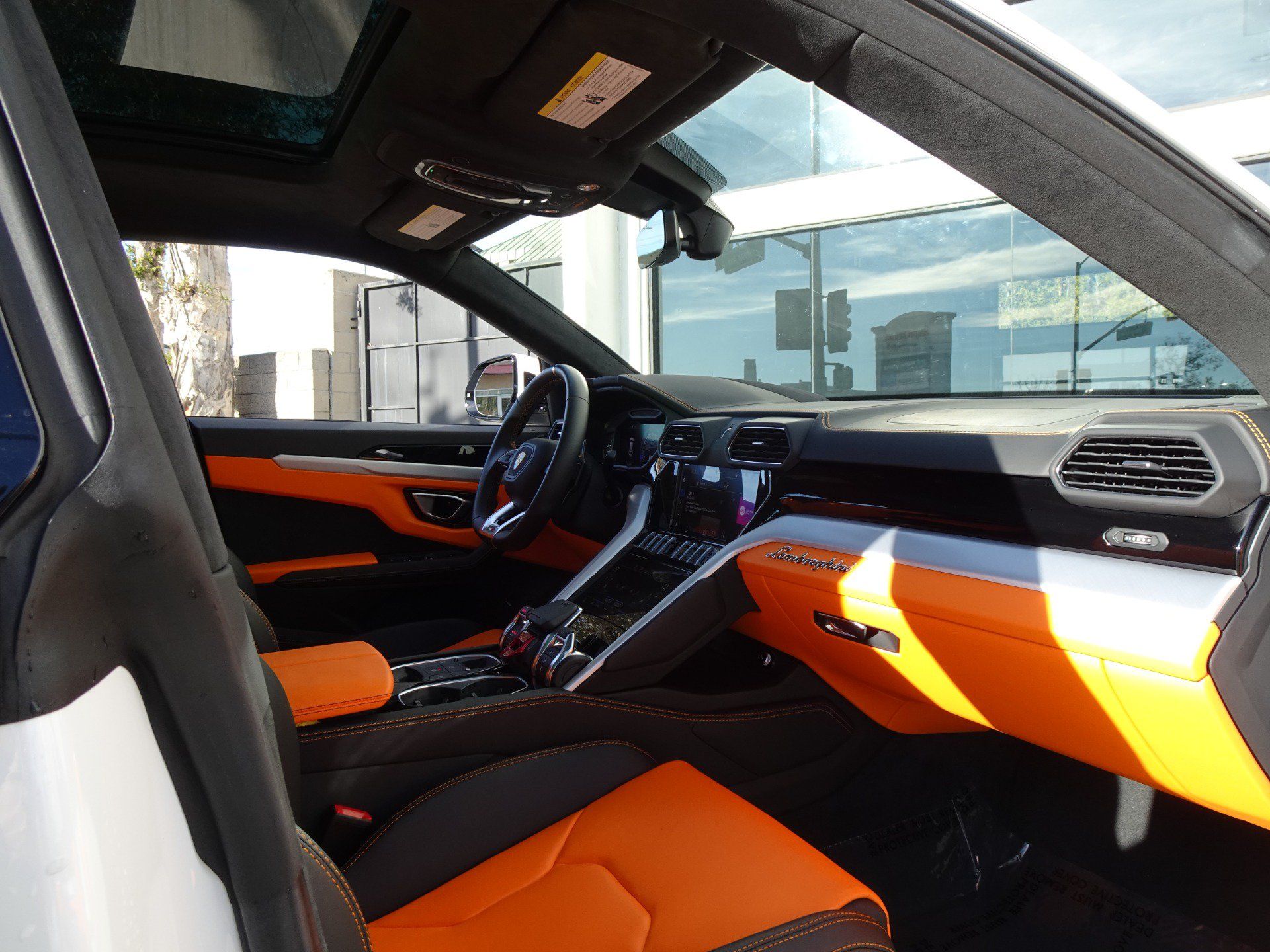 Used 2021 Lamborghini Urus AWD/4WD image 23