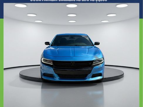 Used 2018 Dodge Charger SXT w/ Blacktop Package RWD image 3