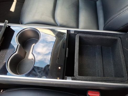 Used 2021 Tesla Model Y Long Range image 16