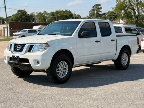 Used 2014 Nissan Frontier SV w/ SV Value Truck Package RWD image 5