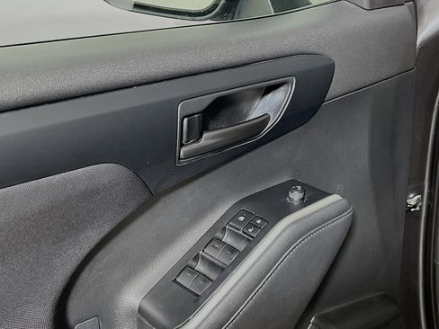 Used 2023 Toyota Highlander LE image 17