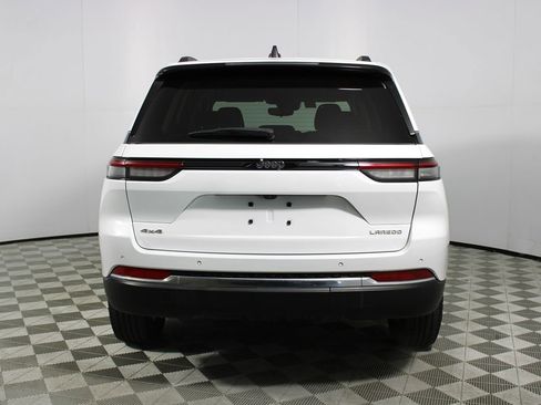 Used 2023 Jeep Grand Cherokee Laredo image 32