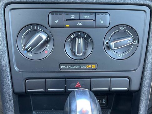 Used 2017 Volkswagen Beetle 1.8T Classic image 13