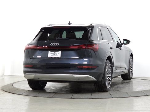 Used 2019 Audi e-tron Prestige w/ Prestige Package image 9