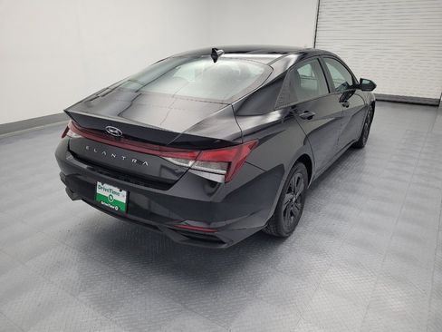 Used 2022 Hyundai Elantra SEL w/ Convenience Package FWD image 9