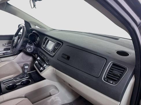 Used 2021 Kia Sedona LX image 27