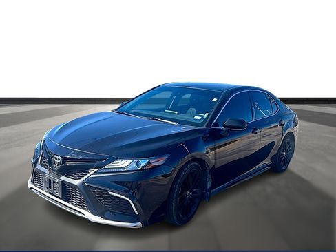 Used 2022 Toyota Camry XSE image 1