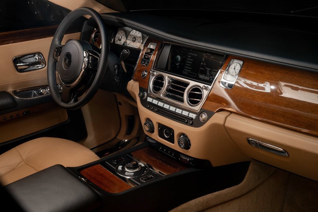 Used 2010 Rolls-Royce Ghost RWD image 16