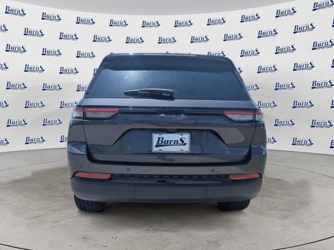 Used 2024 Jeep Grand Cherokee Altitude RWD image 4