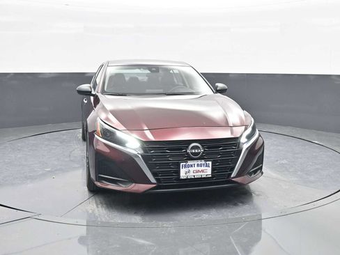 Used 2024 Nissan Altima 2.5 SV image 2