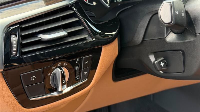 Used 2018 BMW 530i xDrive AWD/4WD image 23