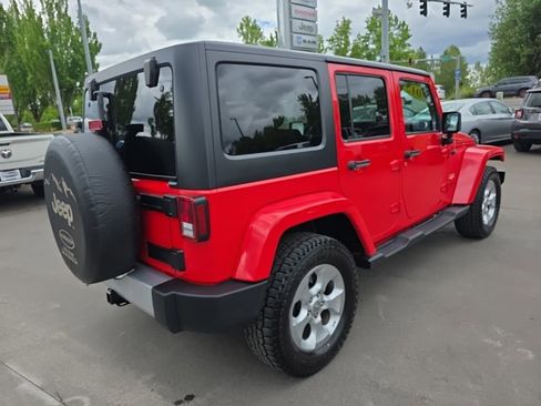 Used 2015 Jeep Wrangler Unlimited Sahara w/ Connectivity Group AWD/4WD image 6