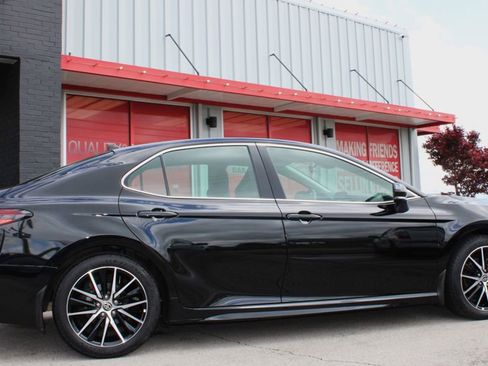 Used 2024 Toyota Camry SE FWD image 12