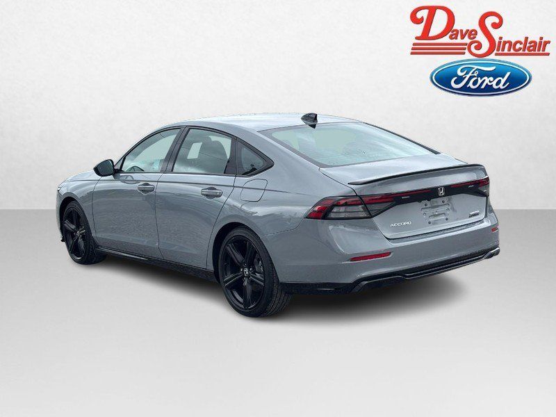 Used 2023 Honda Accord Sport image 9