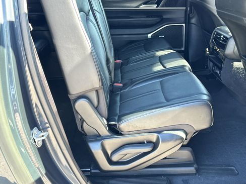 Used 2024 Jeep Wagoneer L Series II w/ Flexible Seating Group RWD image 15