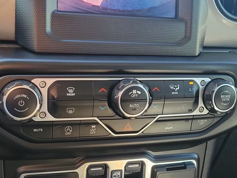 Used 2021 Jeep Wrangler Unlimited Sport AWD/4WD image 21