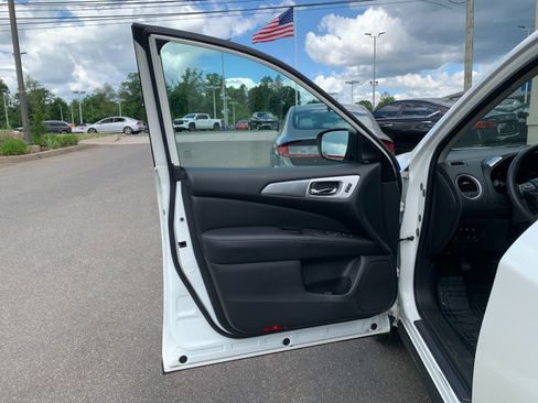 Used 2018 Nissan Pathfinder SL AWD/4WD image 13