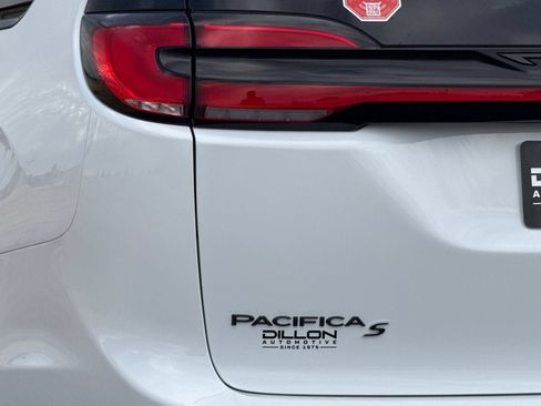 New 2027 Chrysler Pacifica Limited AWD/4WD image 26