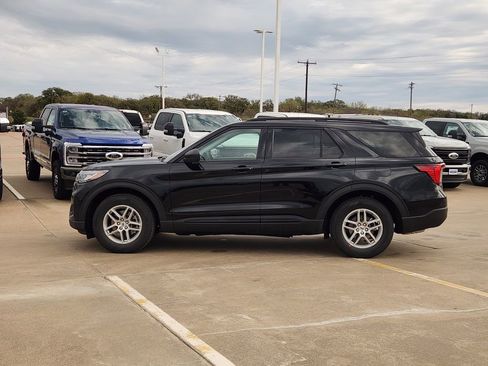 New 2026 Ford Explorer Active w/ Active Comfort Package RWD image 3