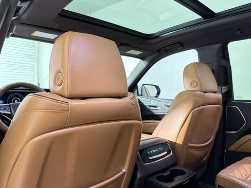 Used 2023 Cadillac Escalade Premium Luxury AWD/4WD image 31