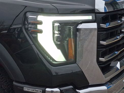 New 2026 GMC Sierra 2500 SLT w/ SLT Premium Package image 9