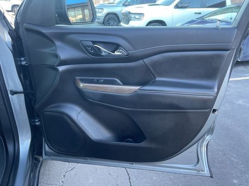 Certified 2023 GMC Acadia SLE w/ Driver Convenience Package image 20