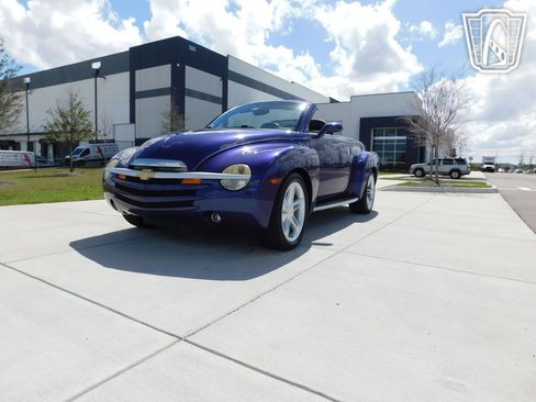 Used 2004 Chevrolet SSR w/ Preferred Equipment Group image 7