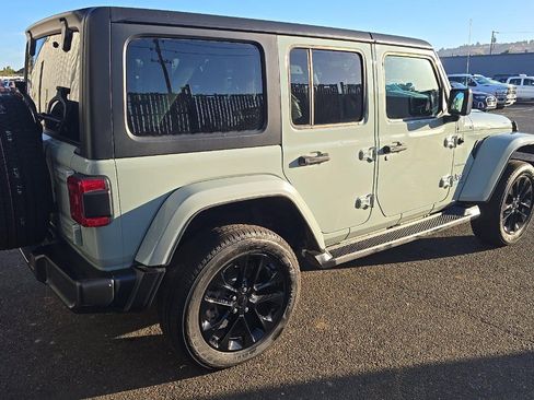 Used 2023 Jeep Wrangler Unlimited Sahara AWD/4WD image 4