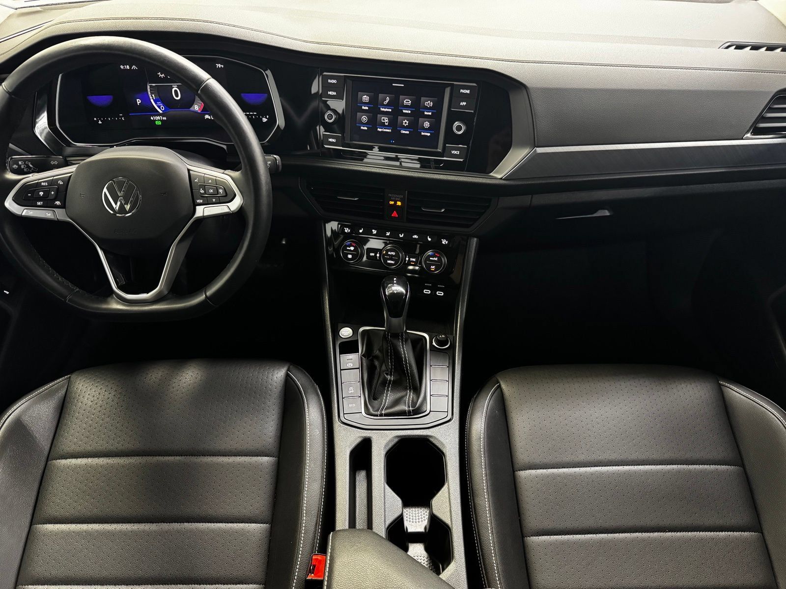 Used 2024 Volkswagen Jetta SE FWD image 18