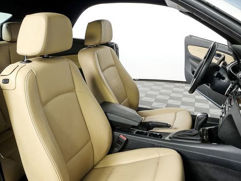 Used 2011 BMW 128i Convertible image 18