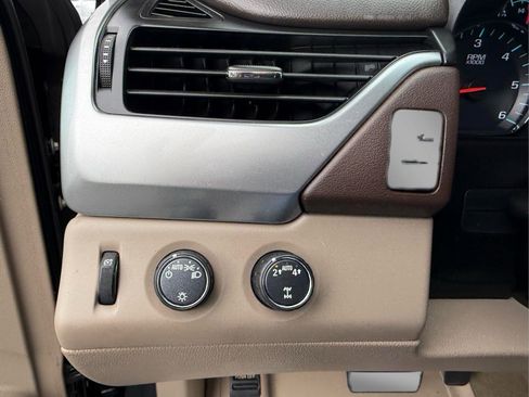 Used 2019 Chevrolet Suburban LT AWD/4WD image 26