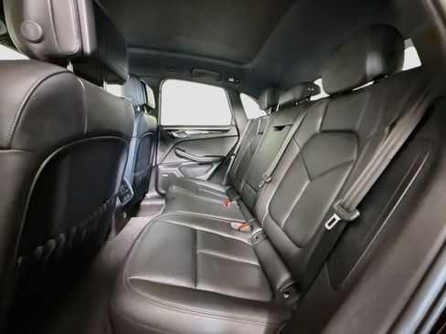 Used 2022 Porsche Macan w/ Premium Package Plus AWD/4WD image 24