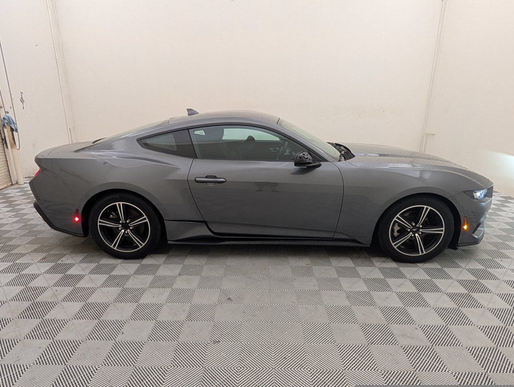 Used 2025 Ford Mustang Coupe RWD image 2