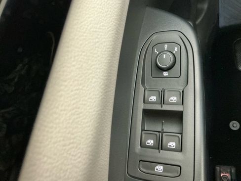 Certified 2025 Volkswagen Taos S AWD/4WD image 22
