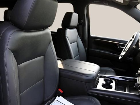 Used 2025 Chevrolet Suburban Z71 image 20