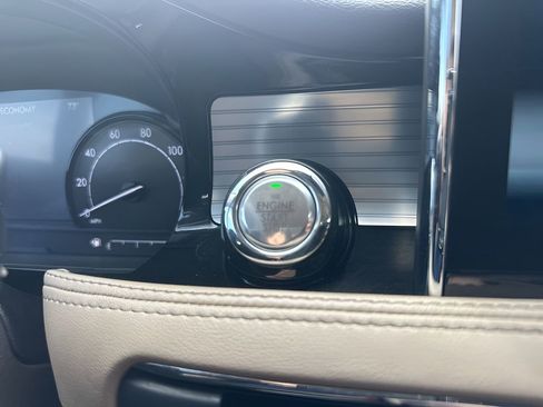 Used 2022 Lincoln Corsair AWD w/ Premium Package image 19