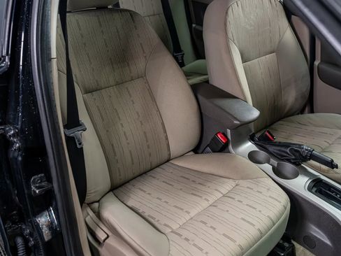 Used 2010 Ford Focus SE image 22