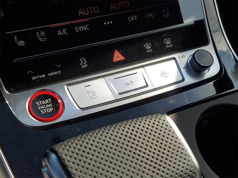 New 2026 Audi SQ8 Prestige image 14