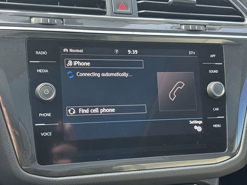 Used 2020 Volkswagen Tiguan SE w/ Panoramic Sunroof Package image 35