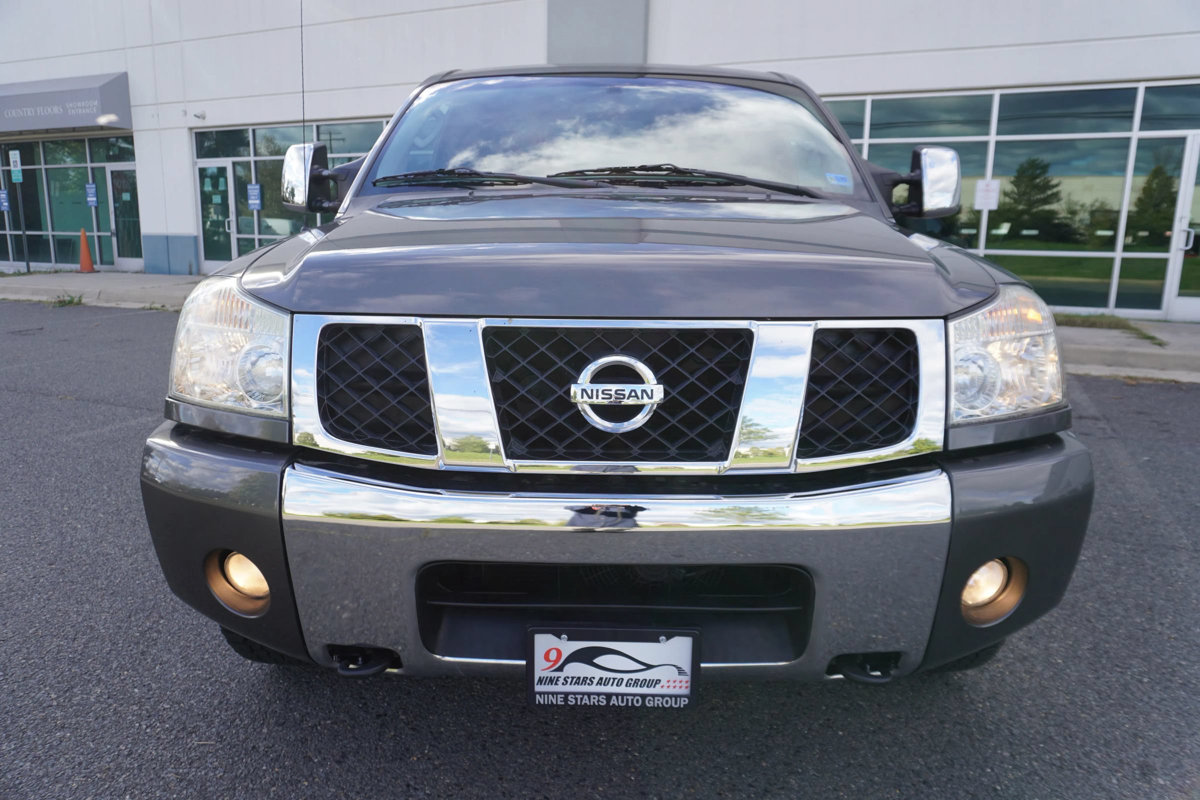 Used 2007 Nissan Titan LE w/ Tow Pkg AWD/4WD image 2