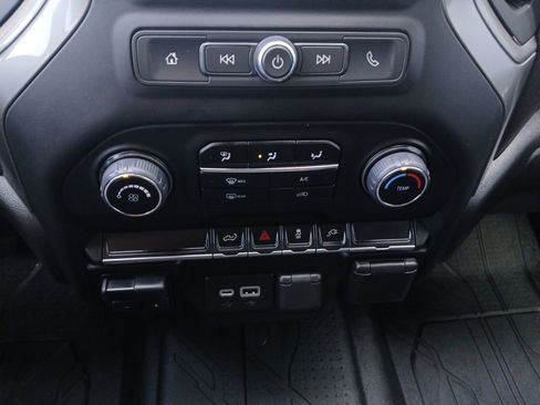 Used 2023 Chevrolet Silverado 2500 Custom w/ Custom Value Package image 4